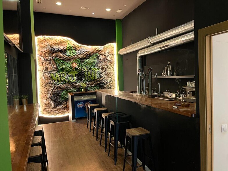 Retail in Madrid, Madrid for lease - Building Photo - Image 1 of 1