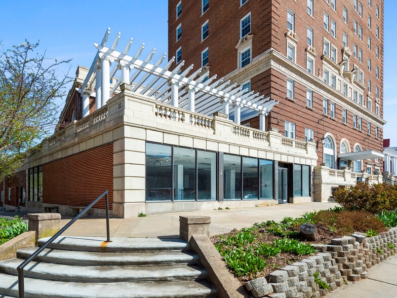 1 Battle Sq, Asheville, NC for lease - Building Photo - Image 2 of 12
