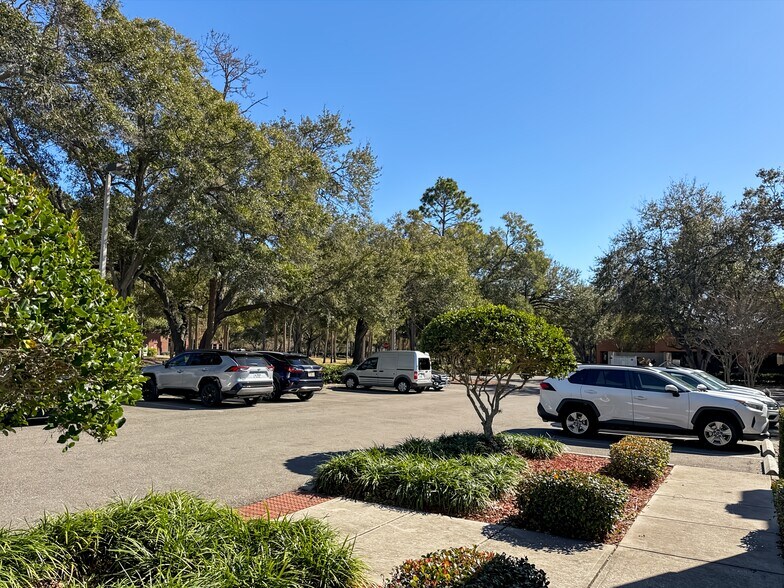 8270 Woodland Center Blvd, Tampa, FL à louer - Photo du bâtiment - Image 3 de 12