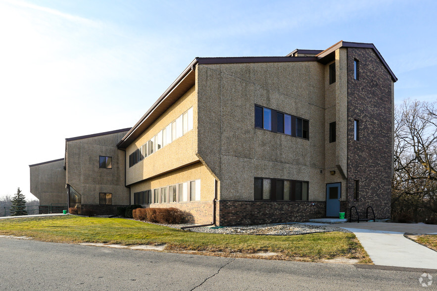 700 Rayovac Dr, Madison, WI for lease - Building Photo - Image 1 of 5