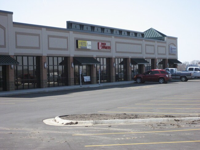 More details for 2512 White Tail Dr, Cedar Falls, IA - Retail for Lease