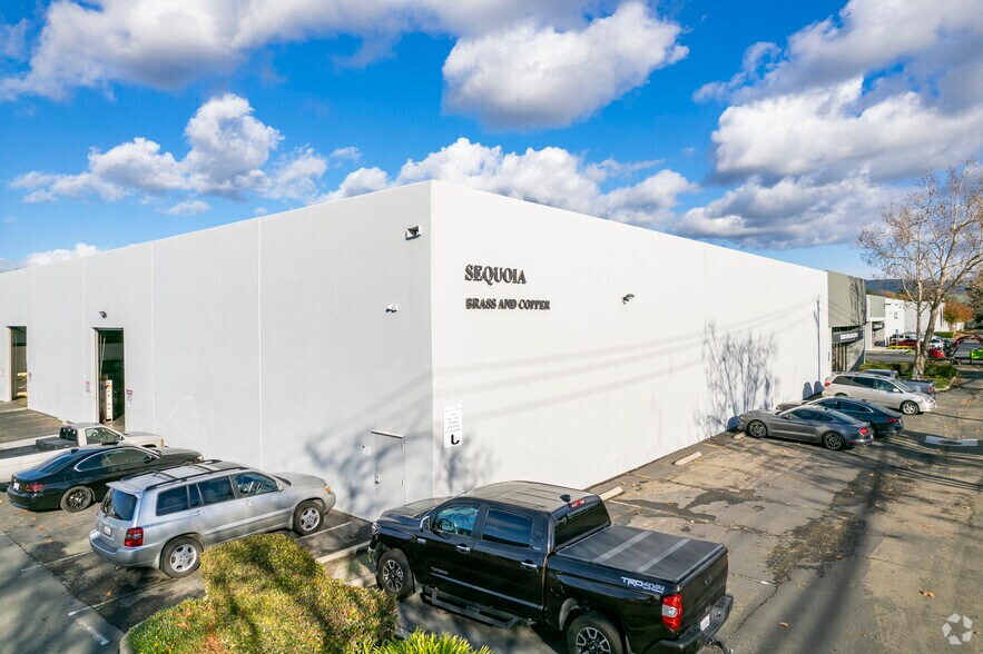 2353 Industrial Pky W, Hayward, CA à louer - Photo du bâtiment - Image 3 de 7
