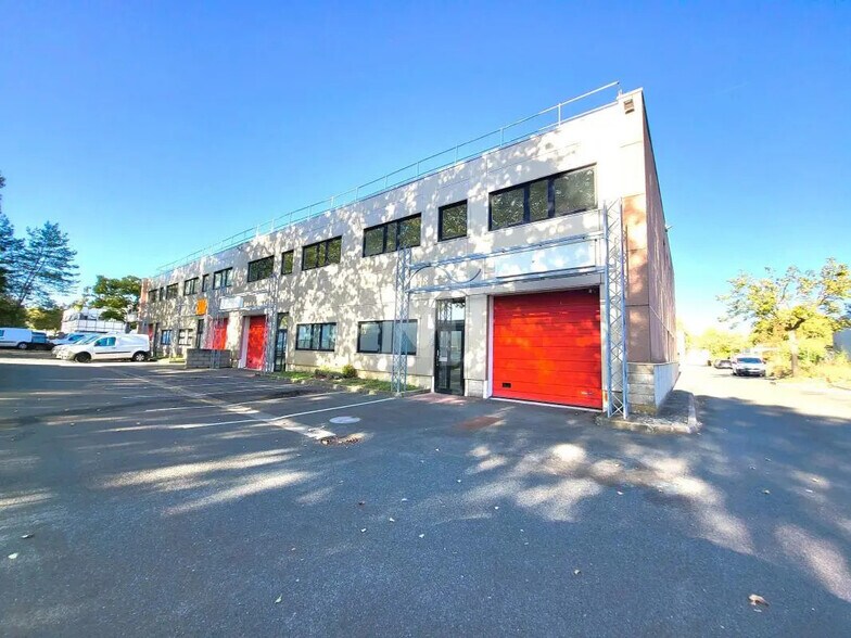 Flex in Bondoufle for lease - Building Photo - Image 1 of 8