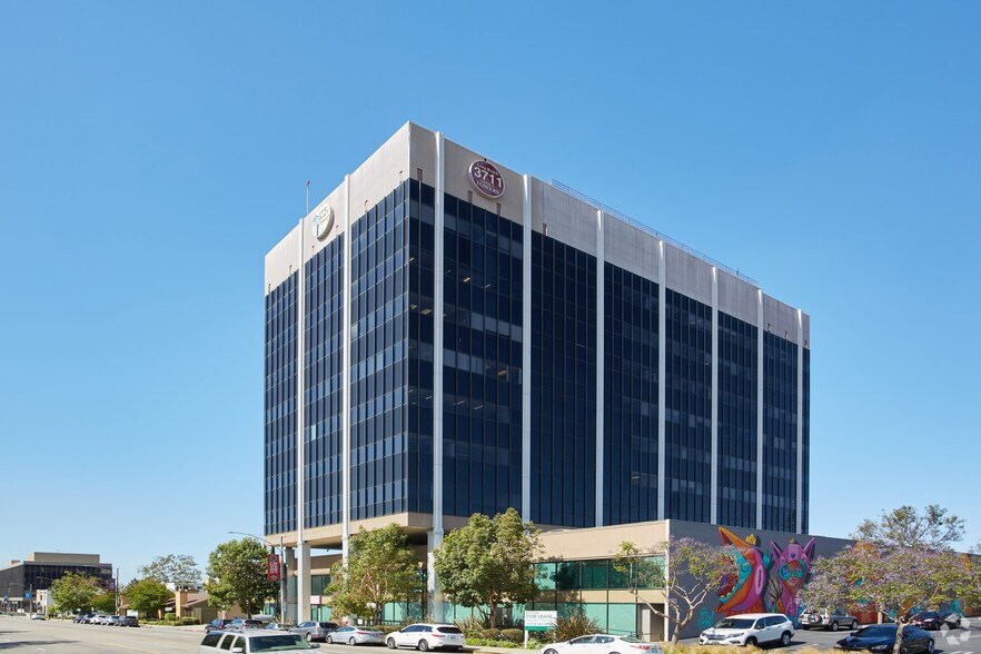 3711 Long Beach Blvd, Long Beach, CA à louer - Photo du bâtiment - Image 2 de 7