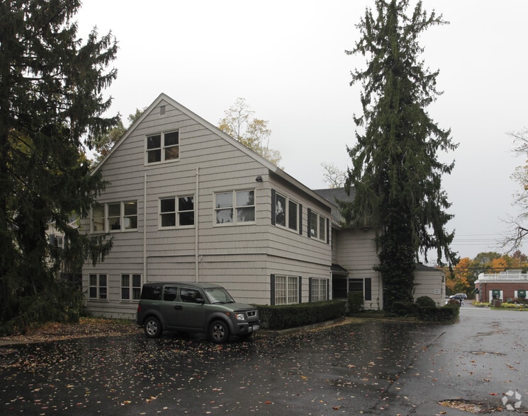 199 E Main St, Smithtown, NY à vendre - Photo du bâtiment - Image 3 de 17