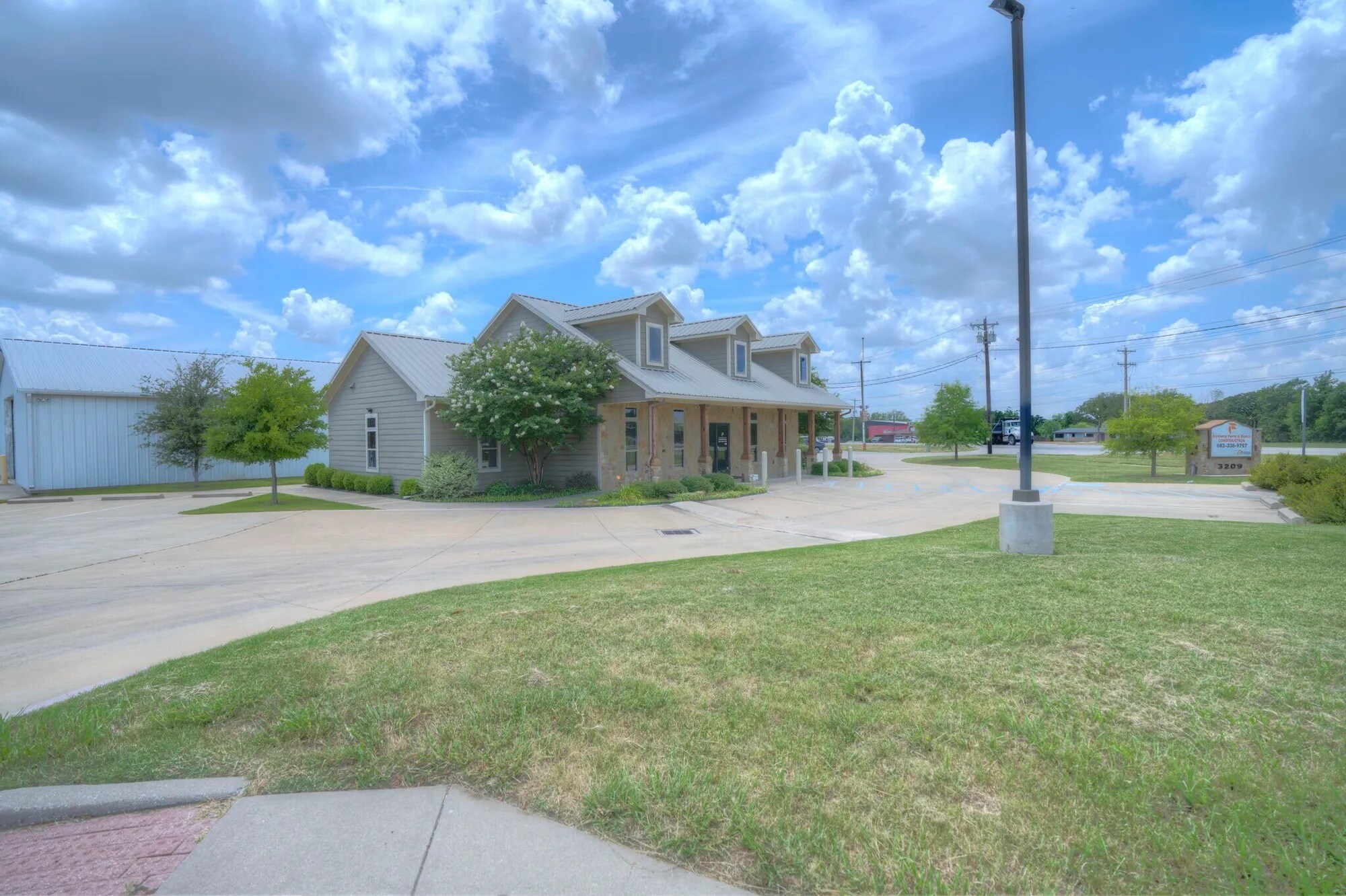 3209 Fort Worth Dr, Denton, TX à louer Photo principale- Image 1 de 24