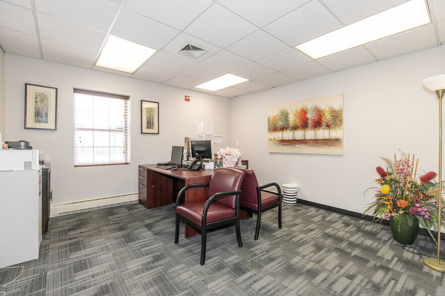 5 Medical Dr, Port Jefferson Station, NY à vendre - Photo du bâtiment - Image 3 de 6