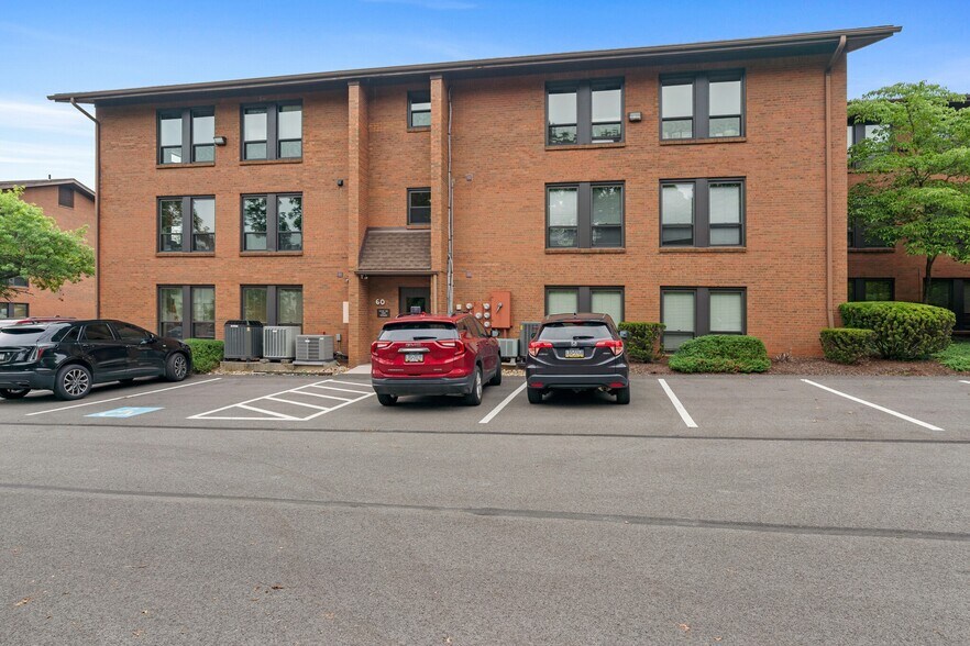 801 McKnight Park Dr, Pittsburgh, PA à vendre - Photo du bâtiment - Image 2 de 6