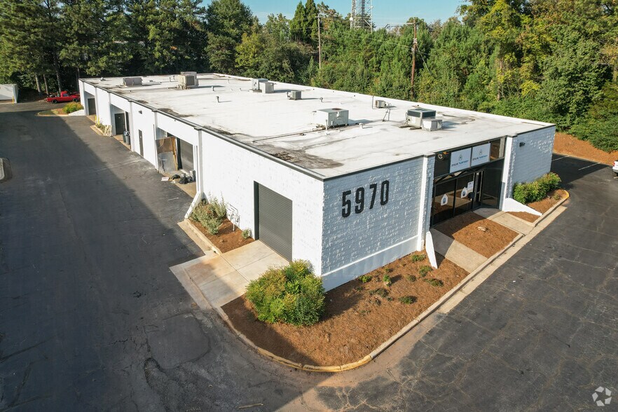 5970 Unity Dr, Norcross, GA à louer - Photo du bâtiment - Image 2 de 6