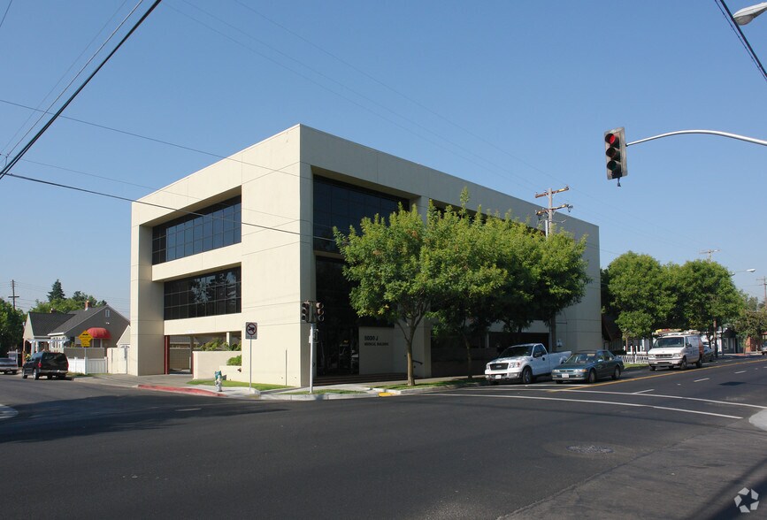 5030 J St, Sacramento, CA à louer - Photo du bâtiment - Image 3 de 10