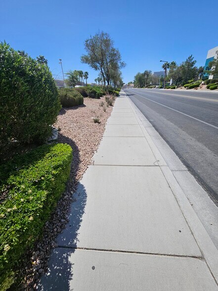 2450 Fire Mesa St, Las Vegas, NV à vendre - Photo du bâtiment - Image 2 de 8