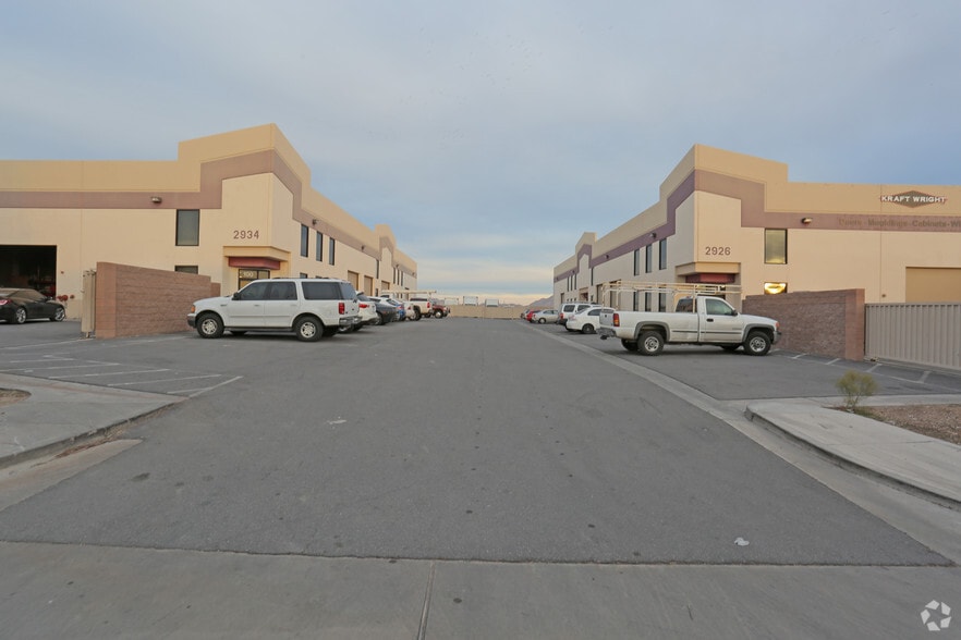 2926 Brooks Park Dr, North Las Vegas, NV à louer - Photo du bâtiment - Image 3 de 4