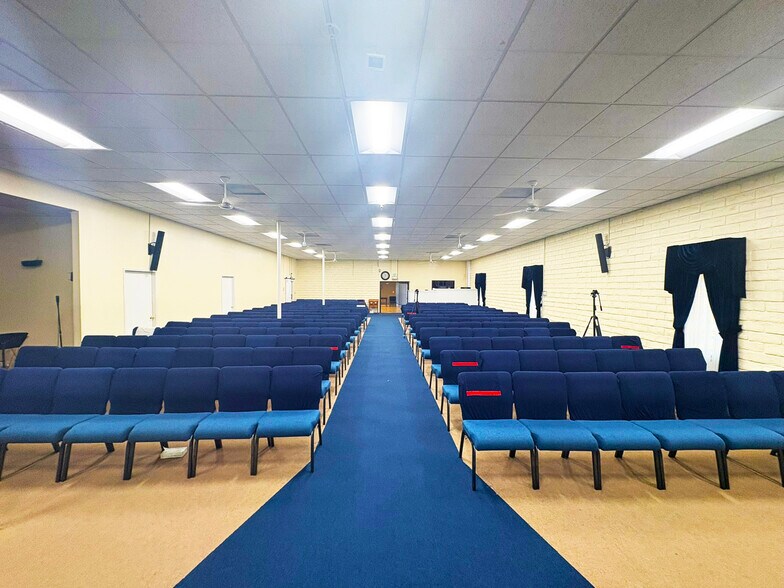 610 E Florence Ave, Los Angeles, CA à vendre - Photo du bâtiment - Image 1 de 12