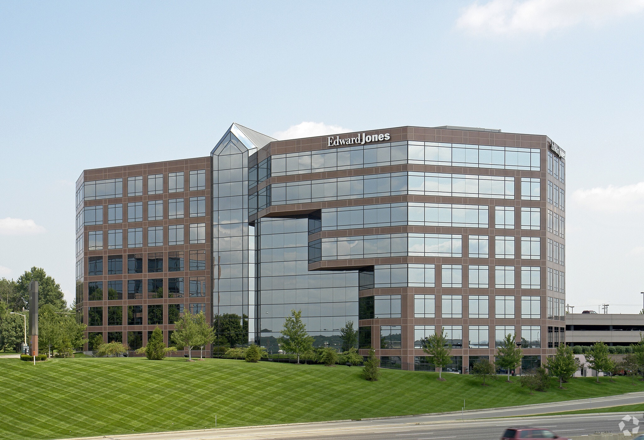 1245 JJ Kelley Memorial Dr, Des Peres, MO for lease Building Photo- Image 1 of 11