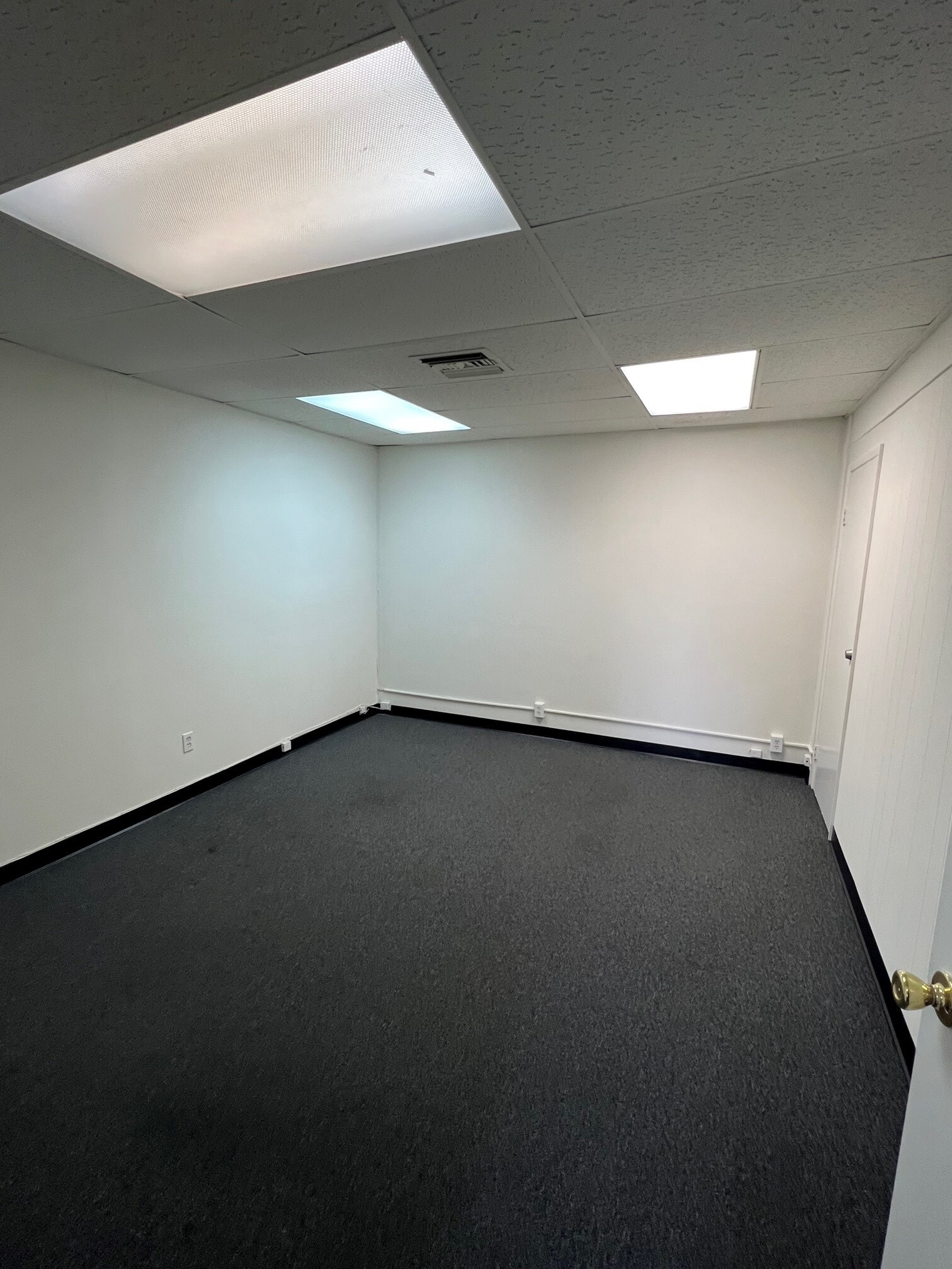 1420 E Edinger Ave, Santa Ana, CA for lease Interior Photo- Image 1 of 3