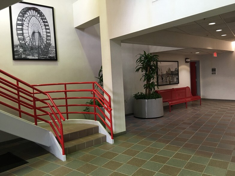 800 W Main St, Freehold, NJ à louer - Photo intérieure - Image 3 de 6