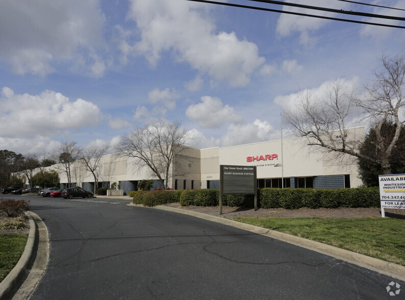 4404 Stuart Andrew Blvd, Charlotte, NC à louer - Photo principale - Image 1 de 7