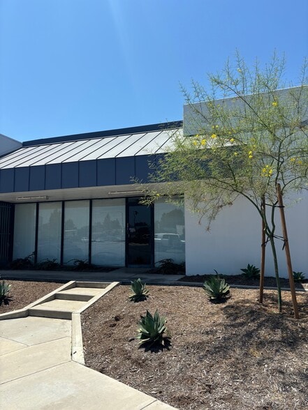 5241 Lincoln Ave, Cypress, CA for lease - Building Photo - Image 2 of 3