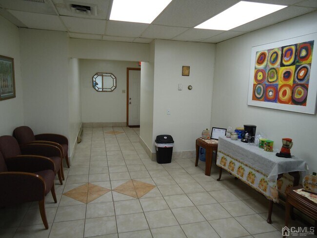 Plus de détails pour 386 New Brunswick Ave, Fords, NJ - Commerce de détail à louer