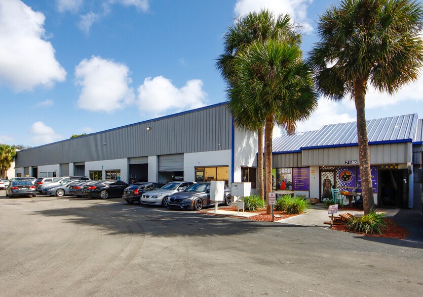 7150 Devons Rd, Riviera Beach, FL for lease - Building Photo - Image 3 of 17