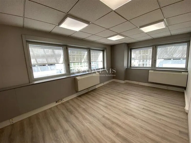 Office in Tremblay-en-France for lease - Interior Photo - Image 3 of 9