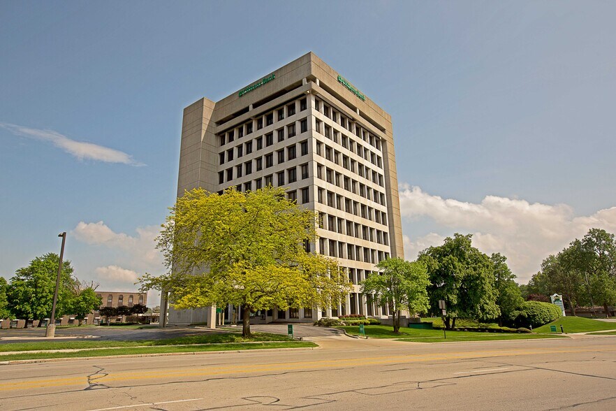 3130 Executive Pky, Toledo, OH à louer - Photo du bâtiment - Image 1 de 13