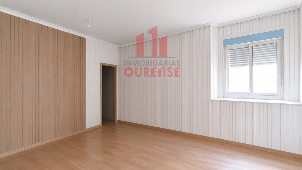 Retail in Ourense, Orense for sale - Interior Photo - Image 2 of 7