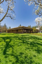 12900 Saratoga Ave, Saratoga, CA à louer Photo intérieure- Image 2 de 7