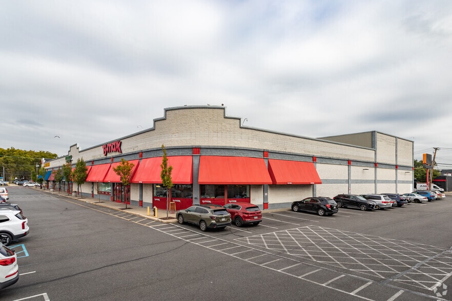 2530 Hylan Blvd, Staten Island, NY à louer - Photo du bâtiment - Image 3 de 19