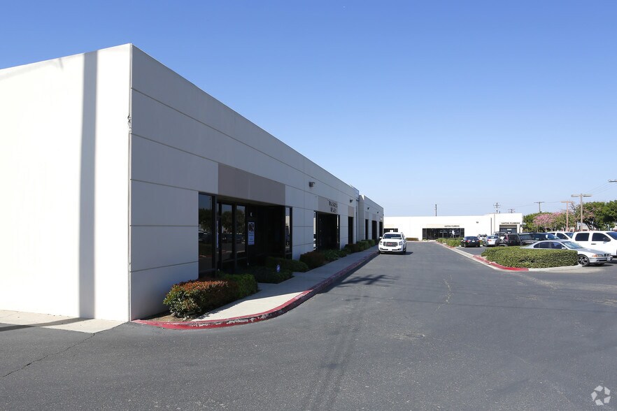 350 S Maple St, Corona, CA à louer - Photo du bâtiment - Image 3 de 4