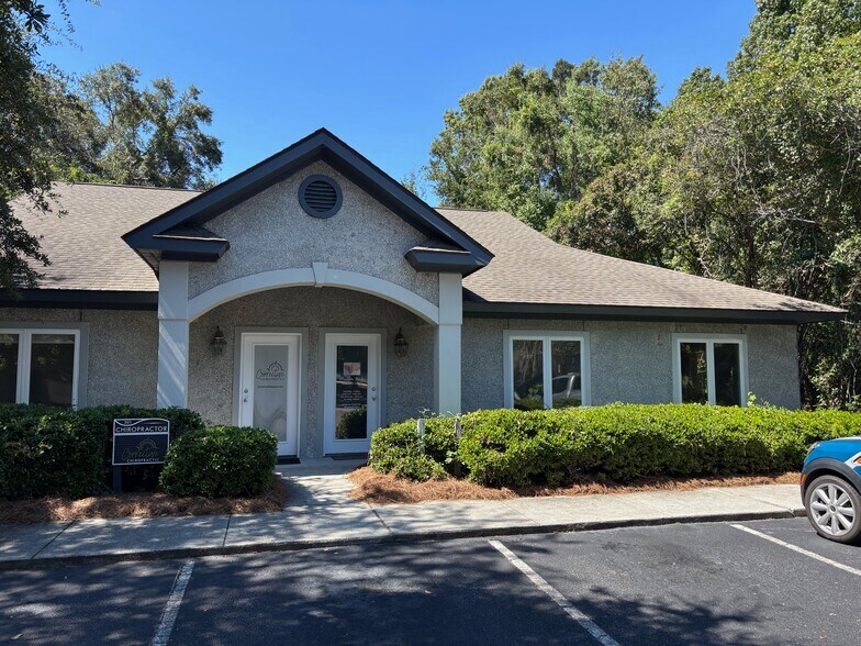 1264 Ribaut Rd, Beaufort, SC à louer - Photo du bâtiment - Image 1 de 3