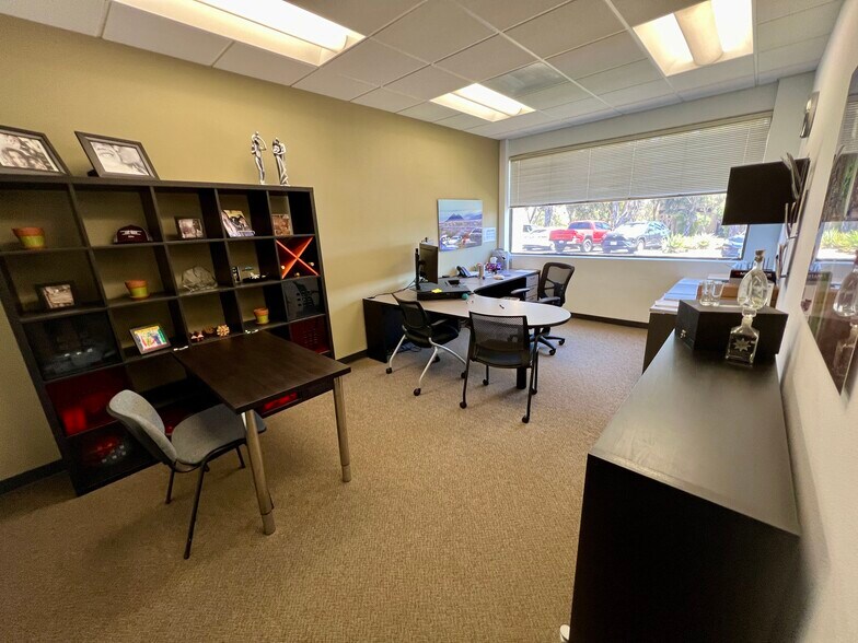 3821 Calle Fortunada, San Diego, CA à louer - Photo intérieure - Image 2 de 4