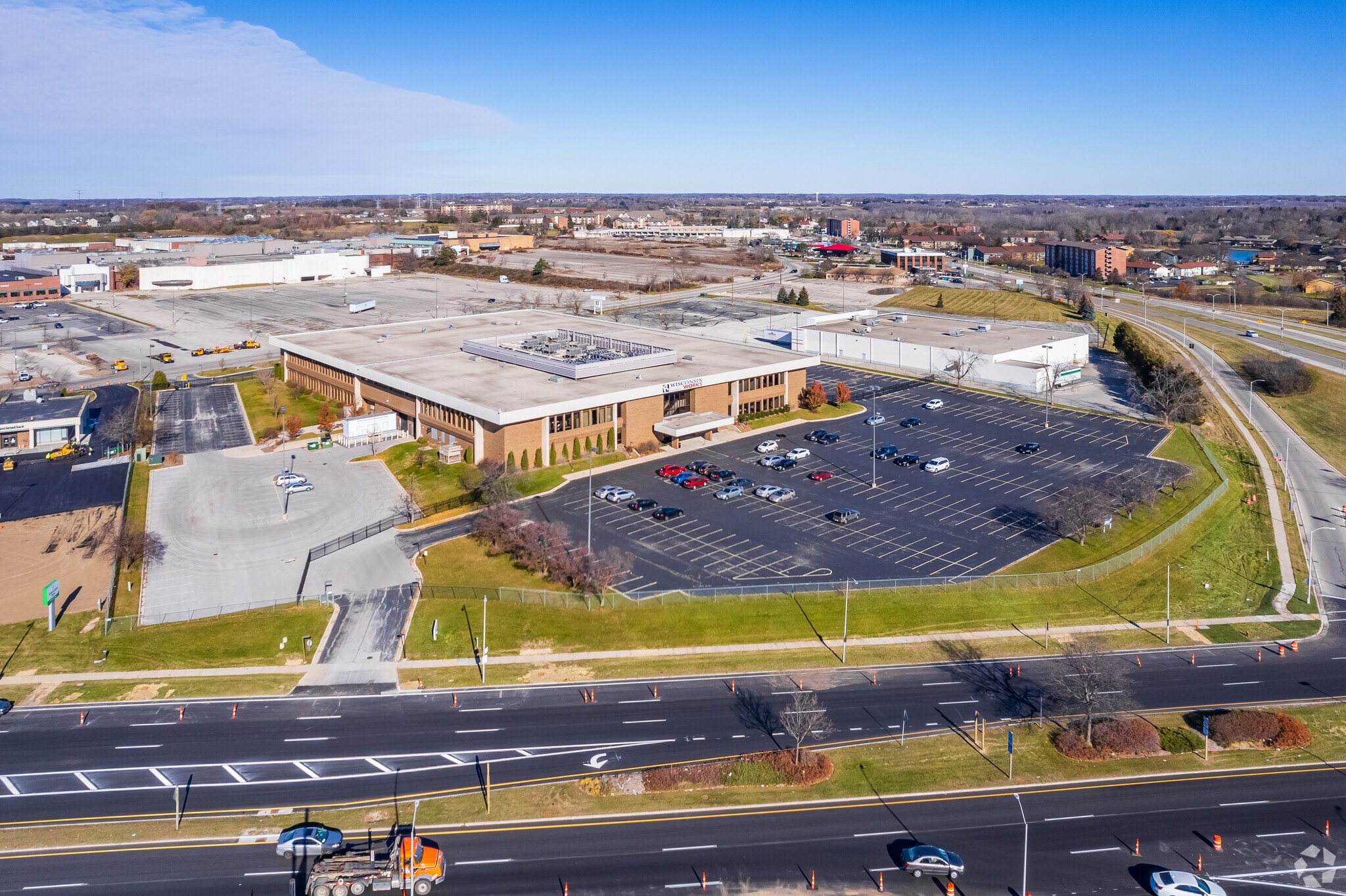 7800 W Brown Deer Rd, Milwaukee, WI for lease Building Photo- Image 1 of 2