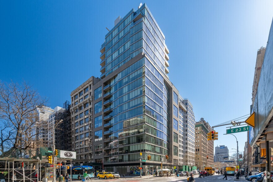 300 E 23rd St, New York, NY for lease - Primary Photo - Image 1 of 10