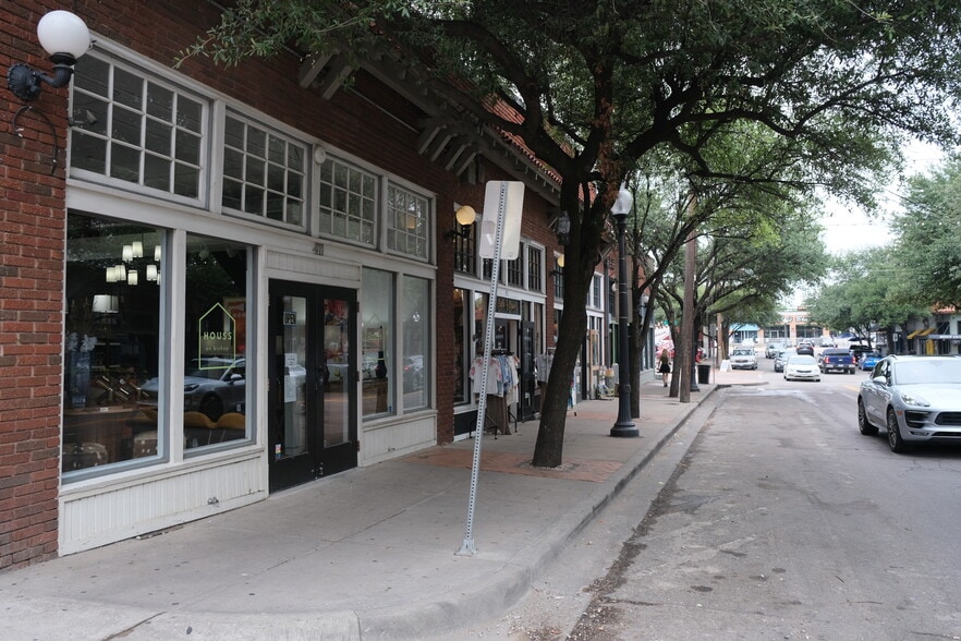 310-380 W 7th St, Dallas, TX à louer - Photo du bâtiment - Image 3 de 5