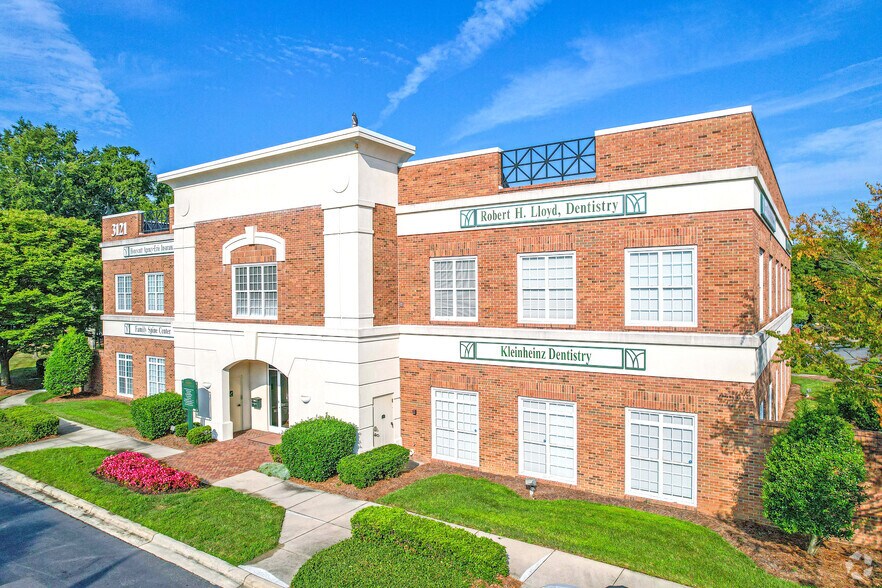 3121 Springbank Ln, Charlotte, NC for sale - Primary Photo - Image 1 of 1