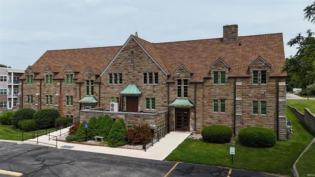 832 E Center St, Warsaw, IN à vendre - Photo du bâtiment - Image 2 de 27