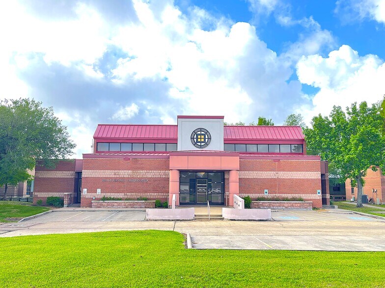 215 Oak Dr S, Lake Jackson, TX à louer - Photo du bâtiment - Image 2 de 31