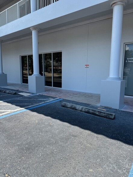 5310 Clark Rd, Sarasota, FL for lease - Building Photo - Image 3 of 7