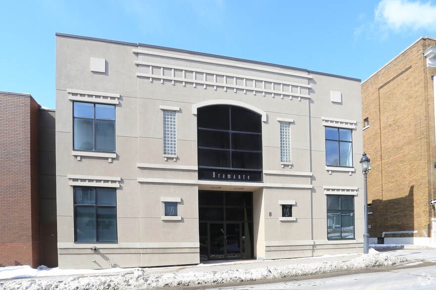 8 Queen St N, Kitchener, ON à louer - Photo du bâtiment - Image 2 de 2