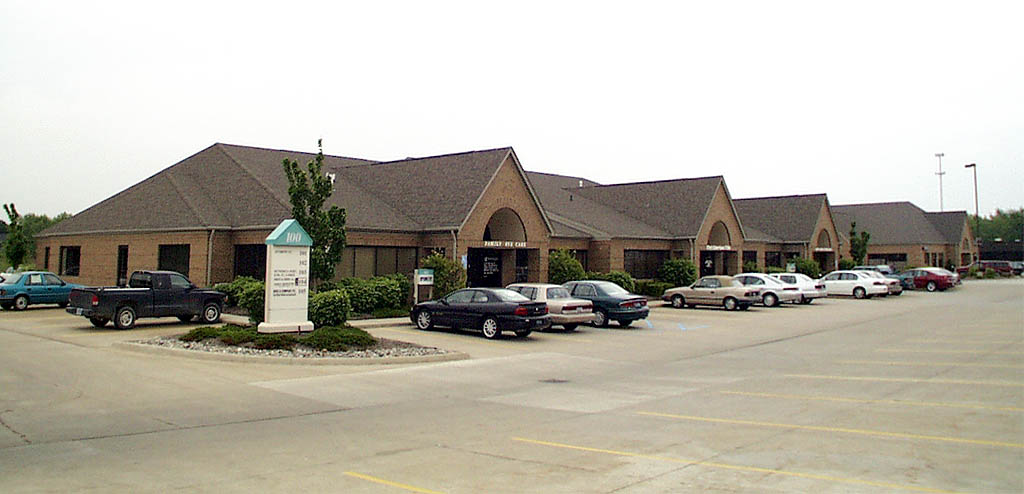 42550 Garfield Rd, Clinton Township, MI à louer Photo principale- Image 1 de 3