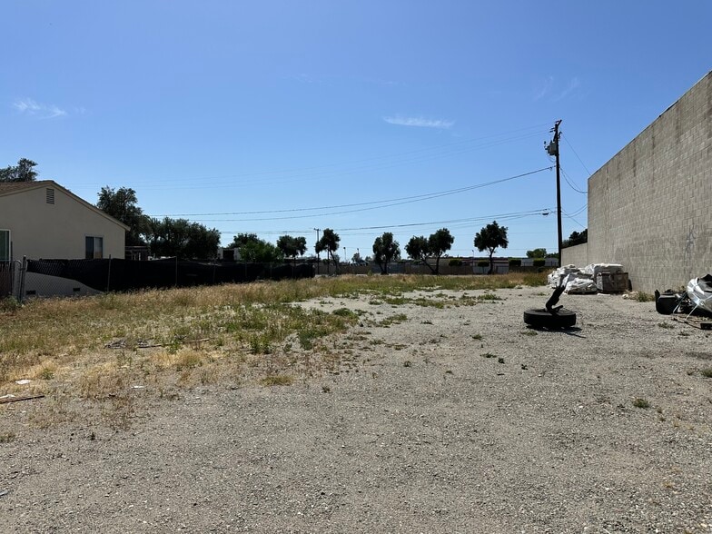 10440 Fremontia Ave, Fontana, CA à vendre - Photo du bâtiment - Image 2 de 3