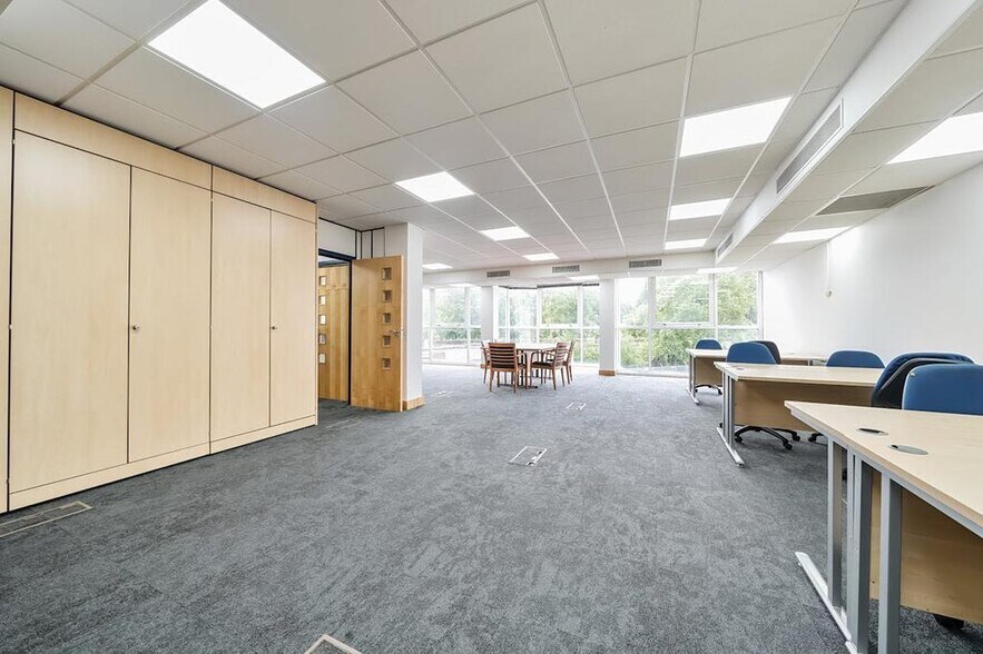 23-25 Bridge St, Pinner à vendre - Photo du bâtiment - Image 3 de 18