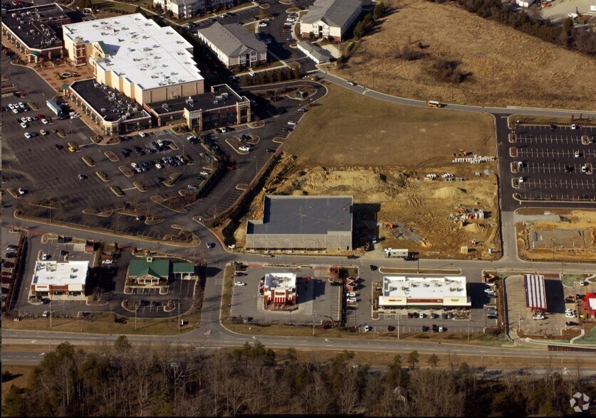 4105 Brian Jordan Pl, High Point, NC à louer - Aérien - Image 2 de 11