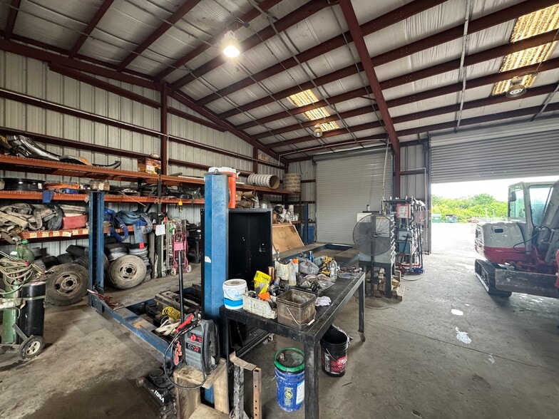 5775 126th Ave N, Clearwater, FL for sale - Interior Photo - Image 3 of 9