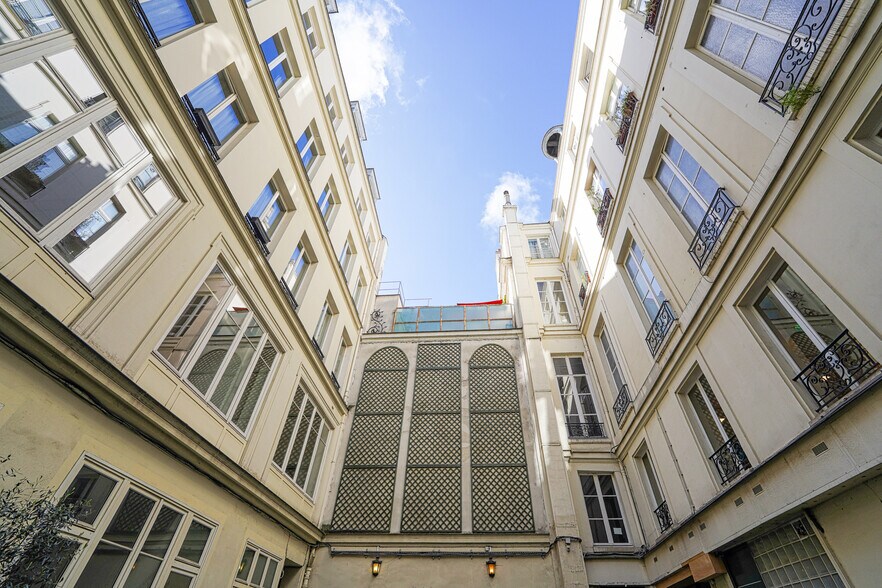 160 Rue Montmartre, Paris à louer - Photo du bâtiment - Image 2 de 5
