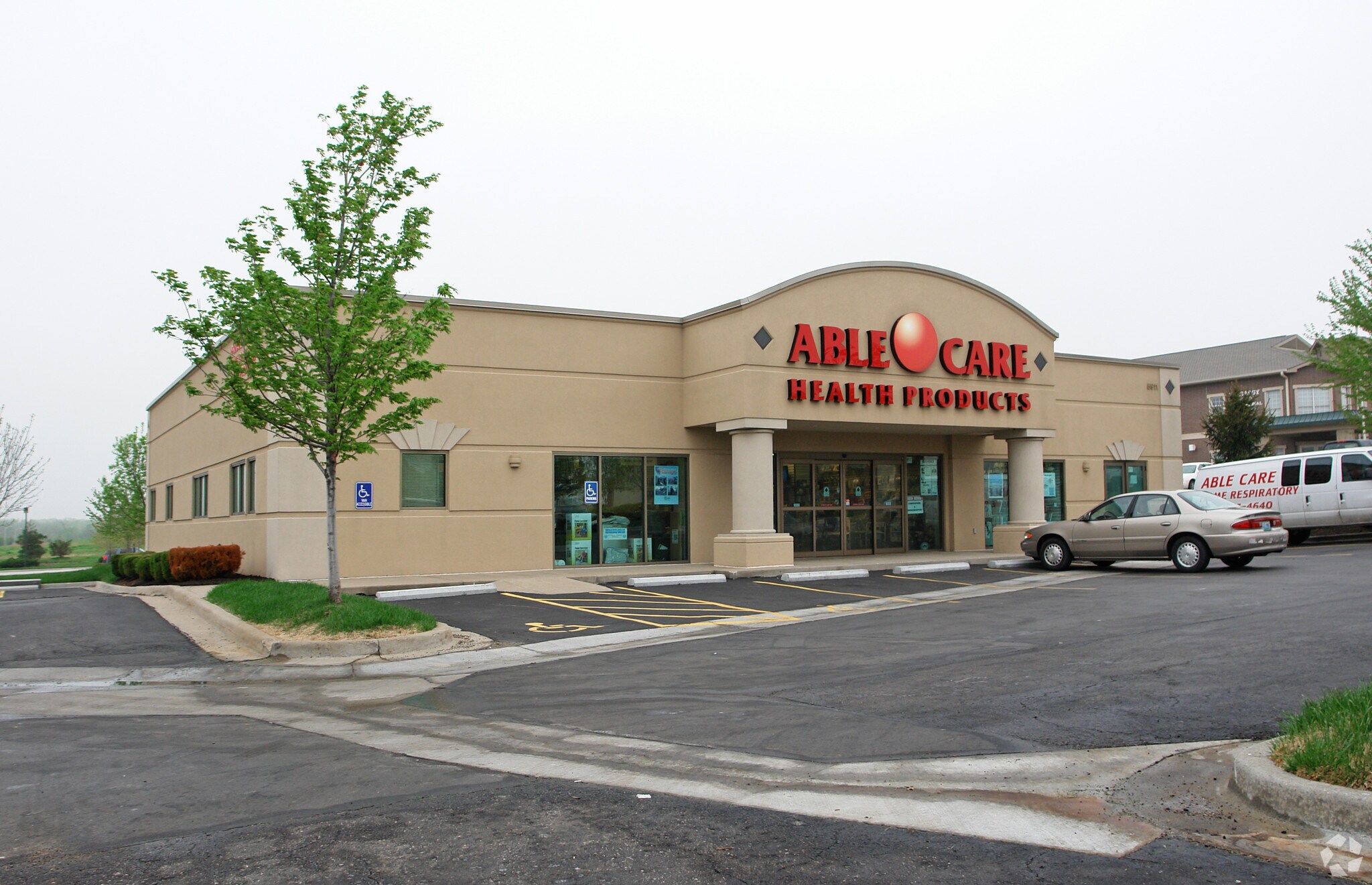 5911 NW Barry Rd, Kansas City, MO à vendre Photo principale- Image 1 de 3