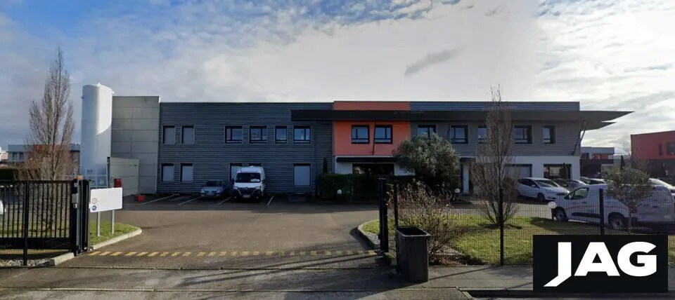 Flex in Saint-Priest for lease - Building Photo - Image 1 of 3