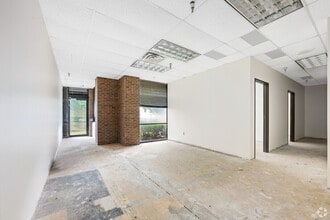 7920 Elmbrook Dr, Dallas, TX for lease Lobby- Image 2 of 21