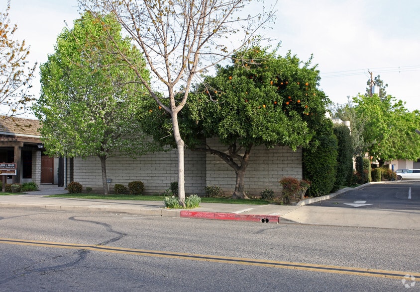808 W Main St, Visalia, CA for lease - Primary Photo - Image 1 of 6